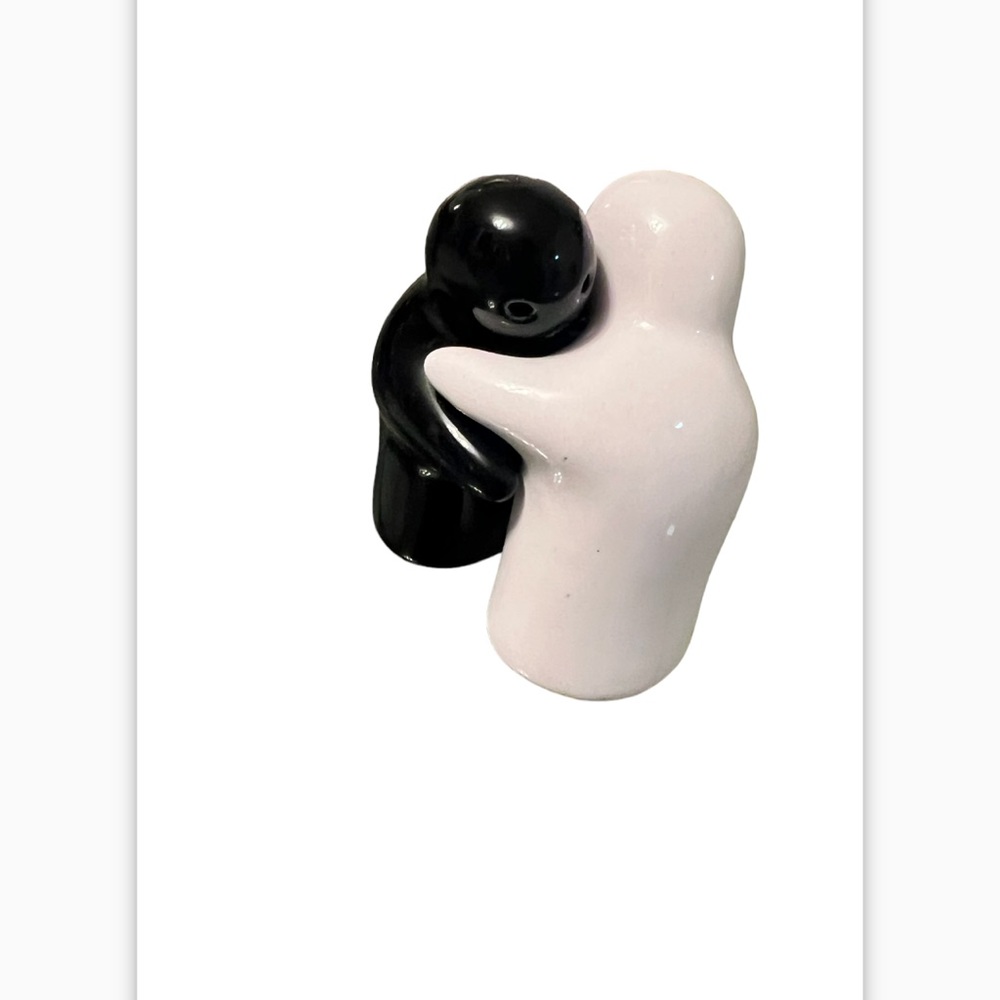 New 2PC Hugging Salt & Pepper Shakers